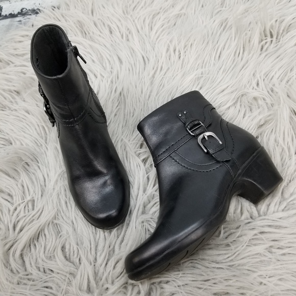 clarks ankle boots size 6